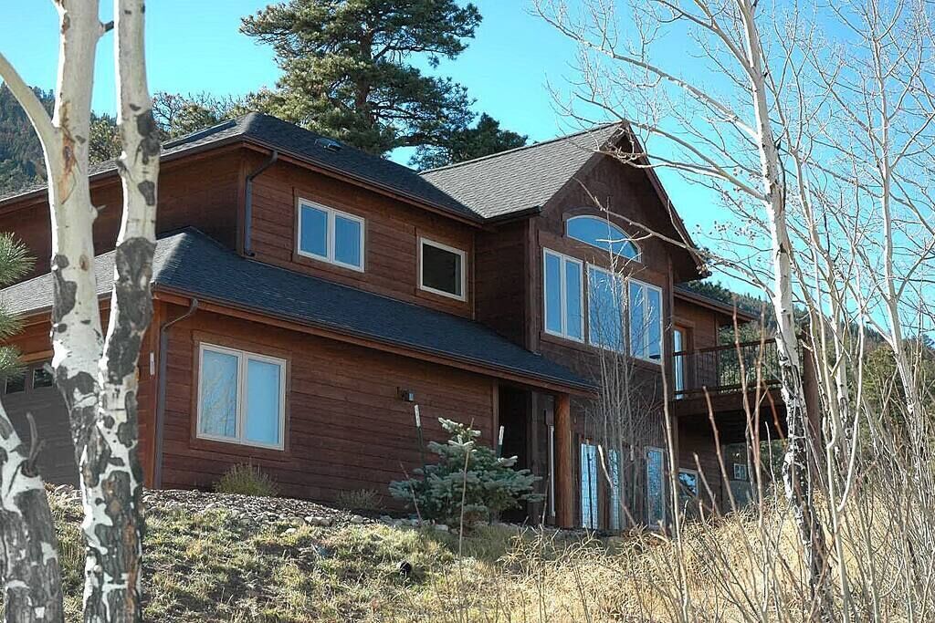 Ypsilon - 3 bedroom home near Marys Lake