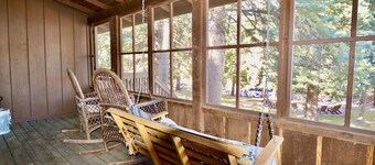 Blue Spruce Cabin - Historic 3 bedroom riverfront cabin