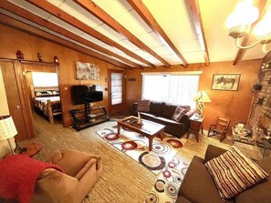 Flat-screen TV, fireplace, DVD player