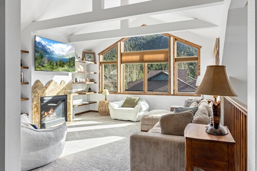 Mountain Townhouse in the Heart of Estes Park