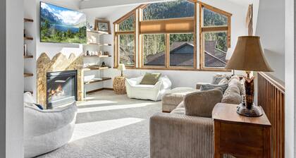 Wild Basin-Mountain Townhouse in the Heart of Estes Park