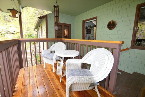 Jay's Dream - 2 bedroom cabin - near Big Thomspon River Pet Friendly