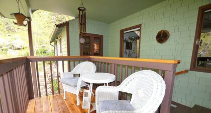 Jay's Dream - 2 bedroom cabin - near Big Thomspon River Pet Friendly