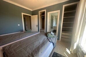 2 slaapkamers, een strijkplank/strijkijzer, gratis wifi, beddengoed