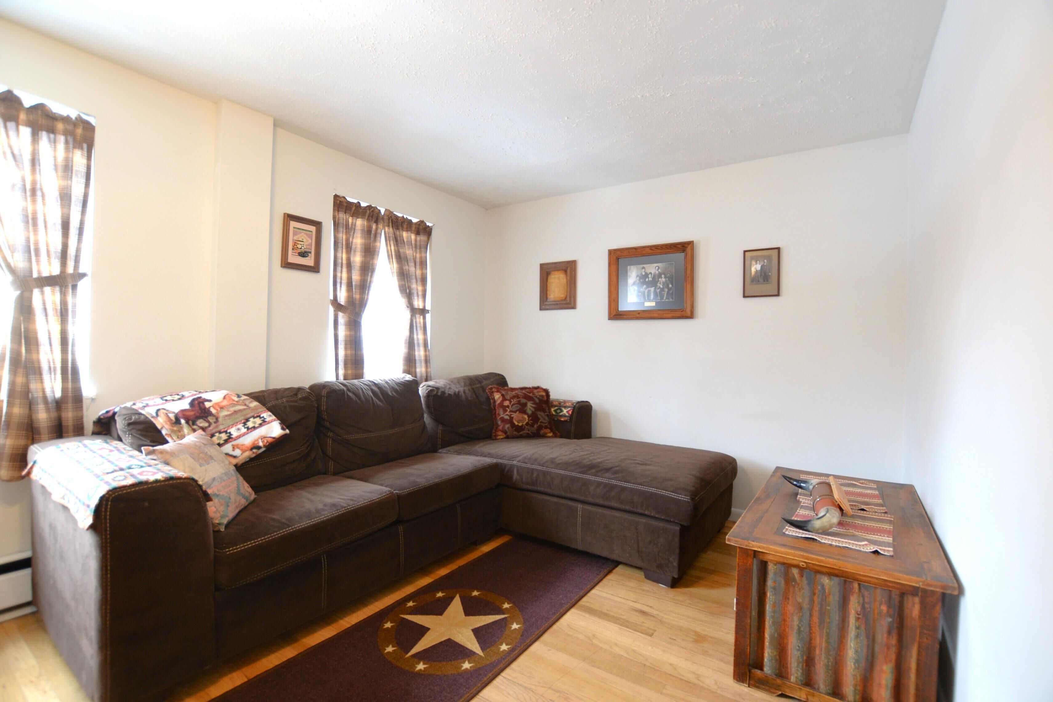 The Hideout - 2 bedroom condo - right downtown