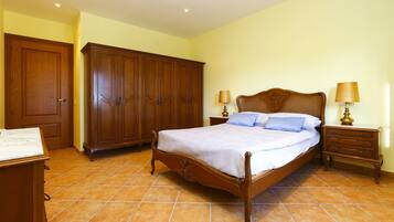 5 dormitorios, tabla de planchar con plancha, wifi gratis y ropa de cama