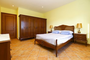 5 habitaciones, tabla de planchar con plancha y wifi gratis 