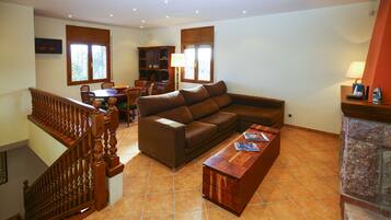 Télévision, cheminée