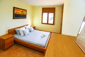 5 chambres, fer et planche à repasser, Wi-Fi gratuit, draps fournis