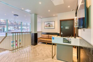 Reception - Hub By Premier Inn London Camden (London)