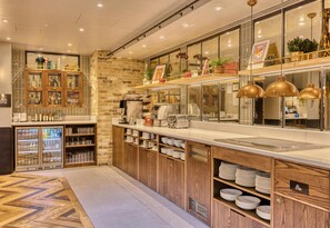 Breakfast (GBP 8 per person)