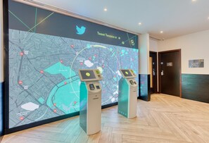 Reception - Hub By Premier Inn London Camden (London)