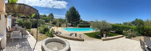 Outdoor pool, a heated pool - Superb vacation villa (fully renovated) in the heart of the Luberon (La Roque-sur-Pernes)