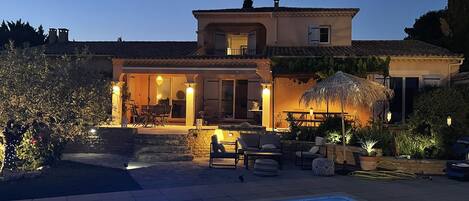 Piscina all'aperto, una piscina riscaldata