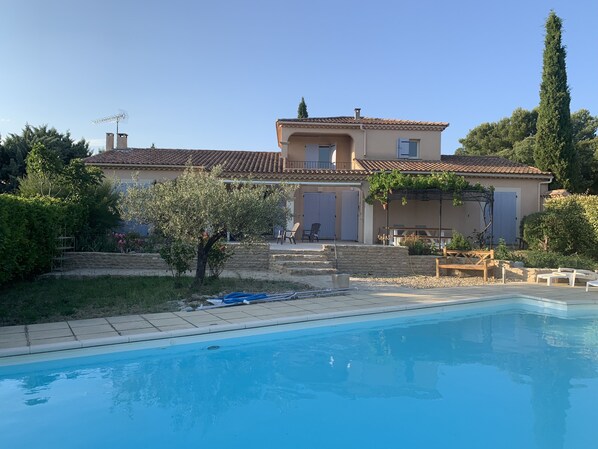 Outdoor pool, a heated pool - Superb vacation villa (fully renovated) in the heart of the Luberon (La Roque-sur-Pernes)