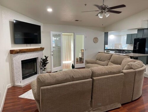 Cozy Home With Sunroom