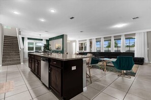 Interior - 9 Bedroom/ 6.5 Bathoom Solara Resort (1828 CV) (Kissimmee)