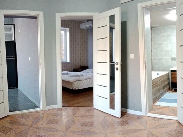 Cabin | Living area | 42-inch flat-screen TV with digital channels, TV, Netflix - House4you (Tashkent)