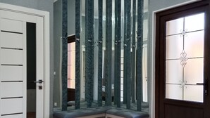 A room with a tiled floor, a wooden door with a glass panel, and a bench with a vertical glass partition. - House4you (Tashkent)
