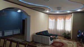 Apartment | Living area | 42-inch flat-screen TV with digital channels, TV, Netflix - House4you (Tashkent)