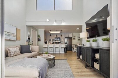 Relaxing Homey-Bright & Spacious