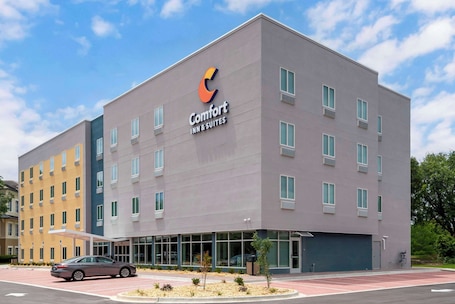 Exterior. Comfort Inn & Suites Destin near Henderson Beach