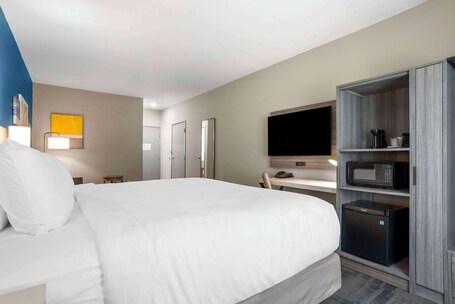 Comfort Inn Suites Destin near Henderson Beach - Image 43