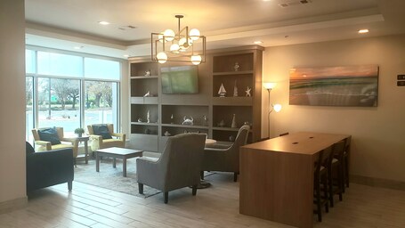 Comfort Inn Suites Destin near Henderson Beach - Image 12