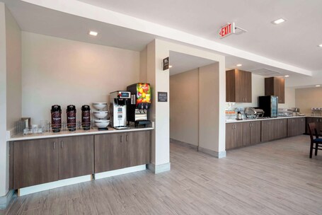Comfort Inn Suites Destin near Henderson Beach - Image 16