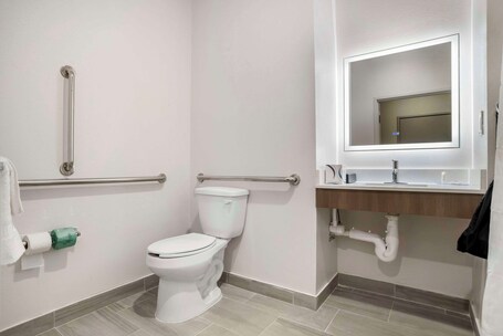 Comfort Inn Suites Destin near Henderson Beach - Image 32