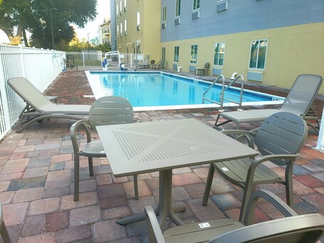 Comfort Inn Suites Destin near Henderson Beach - Image 6