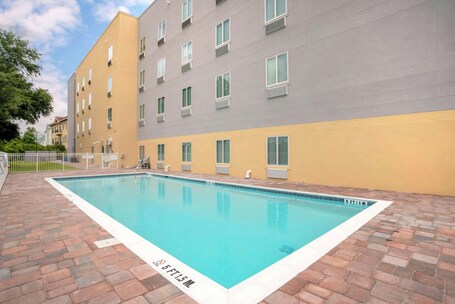 Comfort Inn Suites Destin near Henderson Beach - Image 20