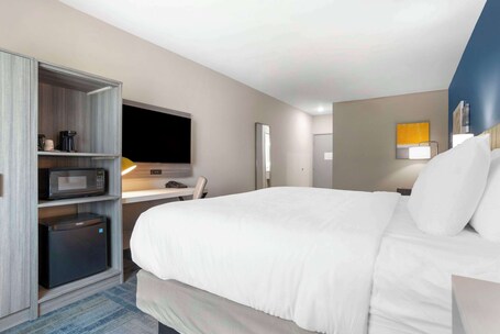 Comfort Inn Suites Destin near Henderson Beach - Image 44
