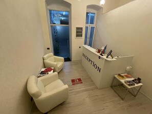 ฝ่ายต้อนรับ