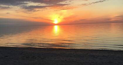 Cozy cabin just steps to the beach!