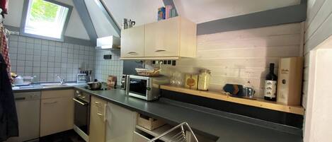 雪櫃、微波爐、焗爐、洗碗機