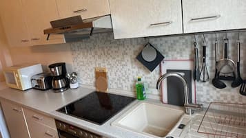 Fridge, microwave, oven, coffee/tea maker