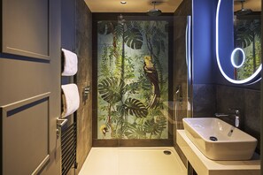 Dusche, Regendusche, Haartrockner, Handtücher
