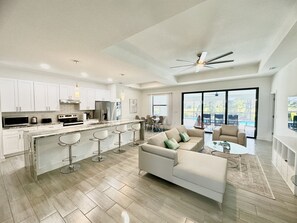 TV connectée, baby-foot, table de tennis de table, livres