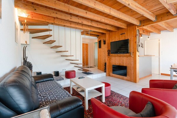 TV - COL-102- 5 room holiday home in Gruissan (GRUISSAN)