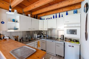 Fridge, microwave, oven, dishwasher - COL-102- 5 room holiday home in Gruissan (GRUISSAN)