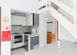 Réfrigérateur, micro-ondes, four, lave-vaisselle