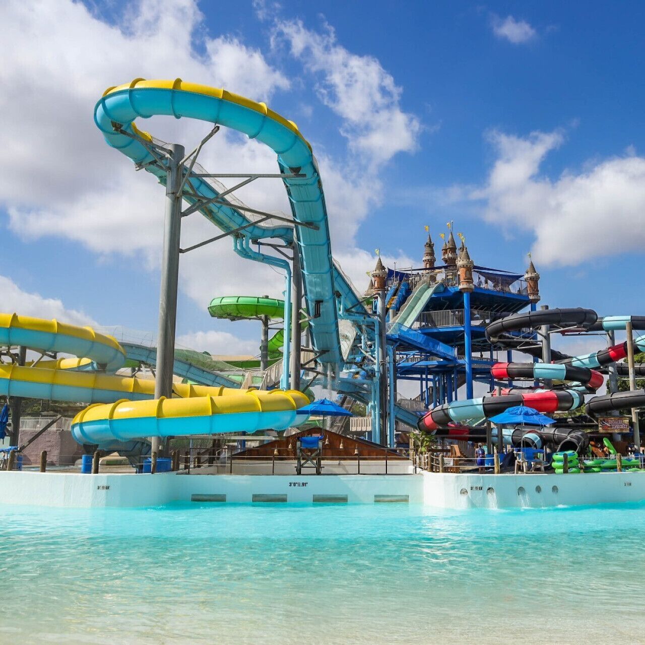 حمّام سباحة مُدفَّأ