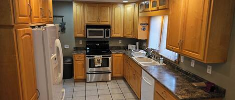 Coffee/tea maker, fridge, microwave, oven