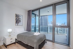 4 多间卧室、办公桌、熨斗/熨衣板、免费 WiFi