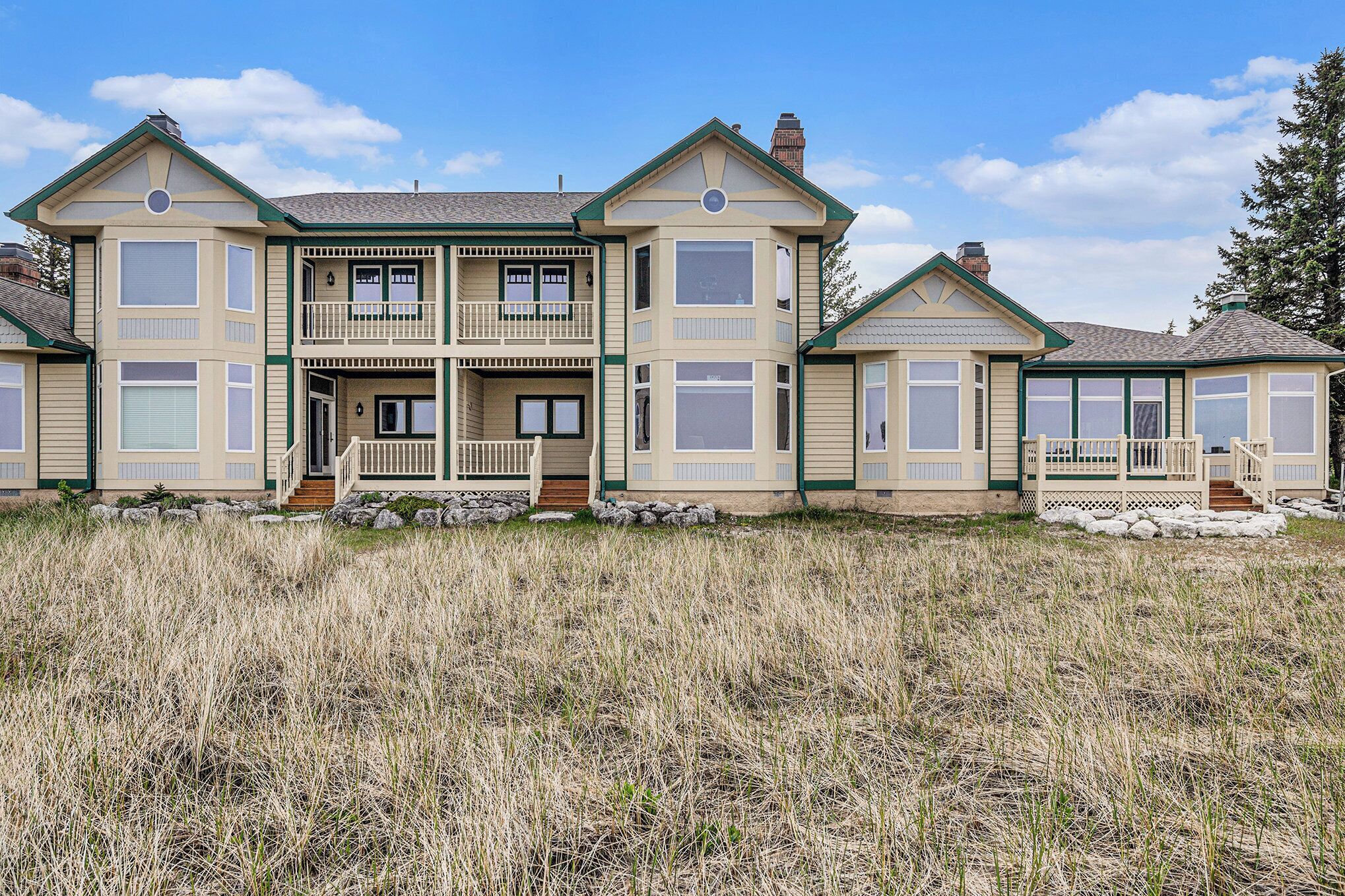 NEW 2023: Lakefront Harbor Village Condo