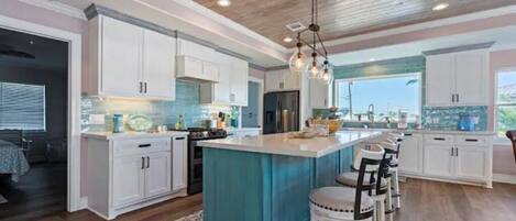 雪櫃、微波爐、焗爐、爐具