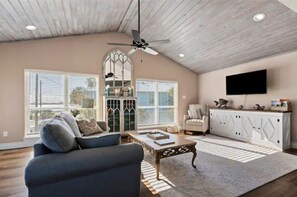 Smart TV, books, offices