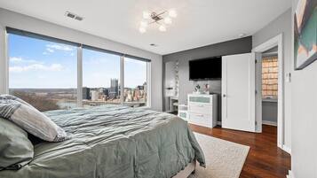 3 Schlafzimmer, Schreibtisch, Bügeleisen/Bügelbrett, Reisekinderbett