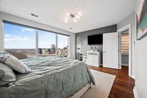 3 bedrooms, desk, iron/ironing board, travel crib - Panoramic City Views from Atop Mount Washington! (Pittsburgh)